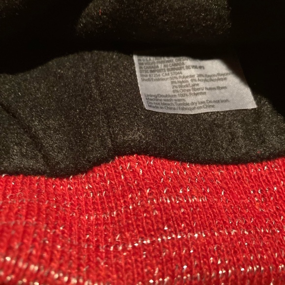 NWT Lurex Fleece Lined Red & Silver Metallic Winter Beanie Hat OSFM - Picture 5 of 9